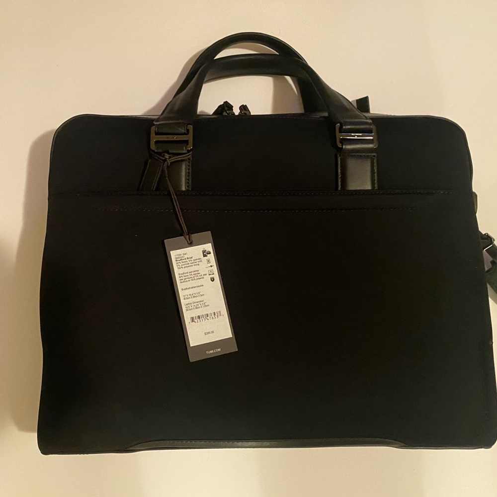 Tumi Bradford Brief New in Box with Tags
MSRP $395!! Great for any gender!